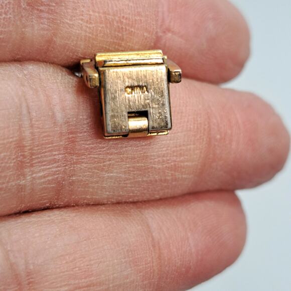 Vintage Lady Elgin Diamond Quartz Watch Gold Tone Metal Round Face Analog 7.5" - Picture 7 of 7